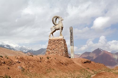 shutterstock Tajikkyrgyzborder