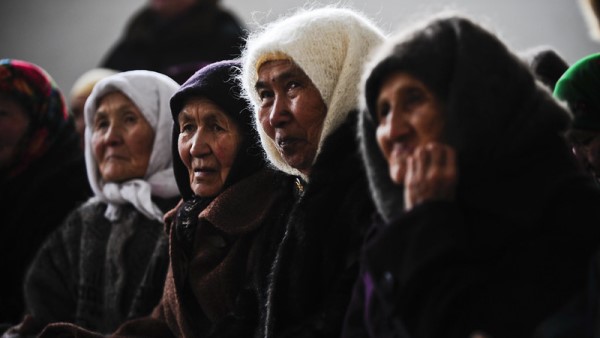 Kyrgyz Women 600
